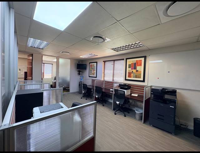 590M² OFFICE FOR SALE IN MIDRIDGE PARK